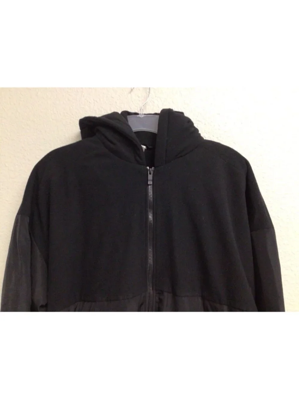 Alo Bomber Black Boxy Cozy Luxe Athleisure Jacket Hooded Warm Size Medium Fleece